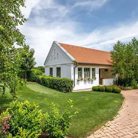 Páskom Pensión Lajoskomárom