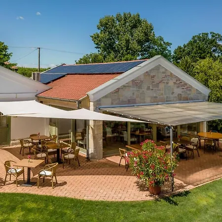 Páskom Lajoskomárom